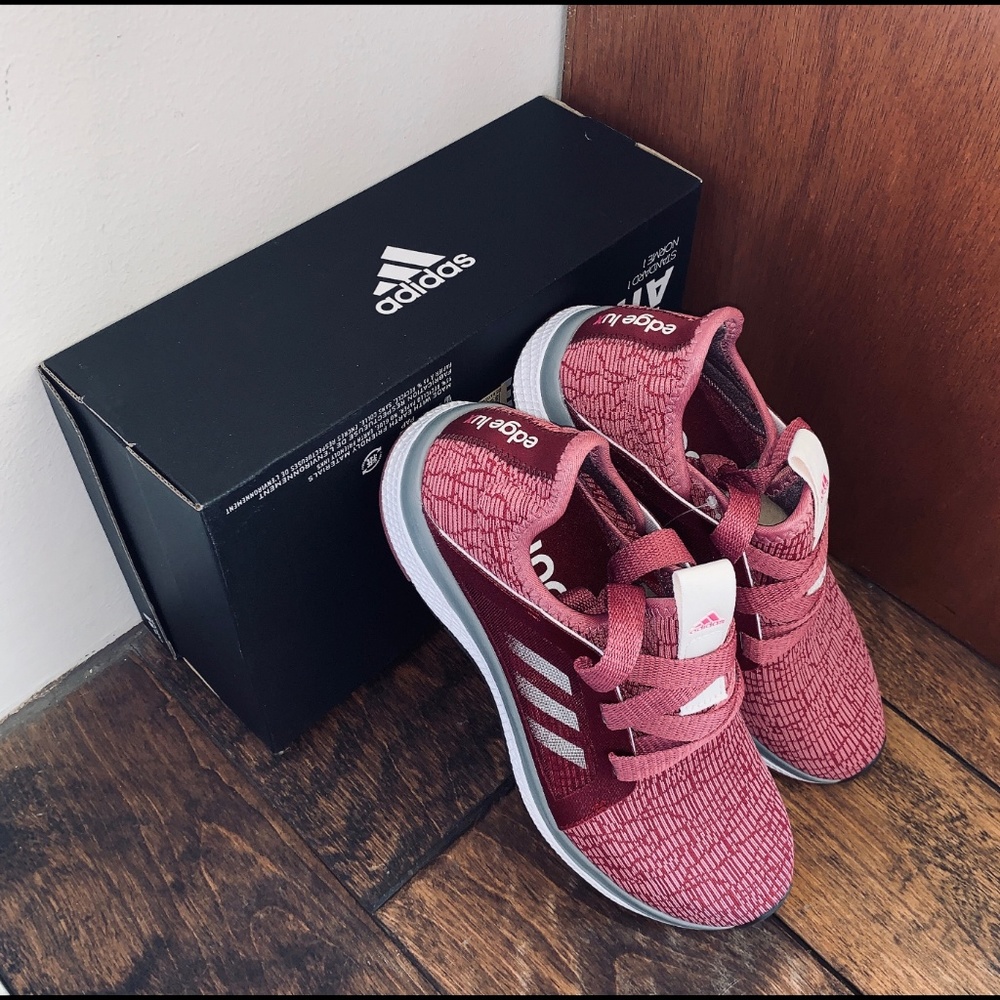 ✨ACCEPTING OFFERS✨ adidas Edge Lux NWT Size: 8